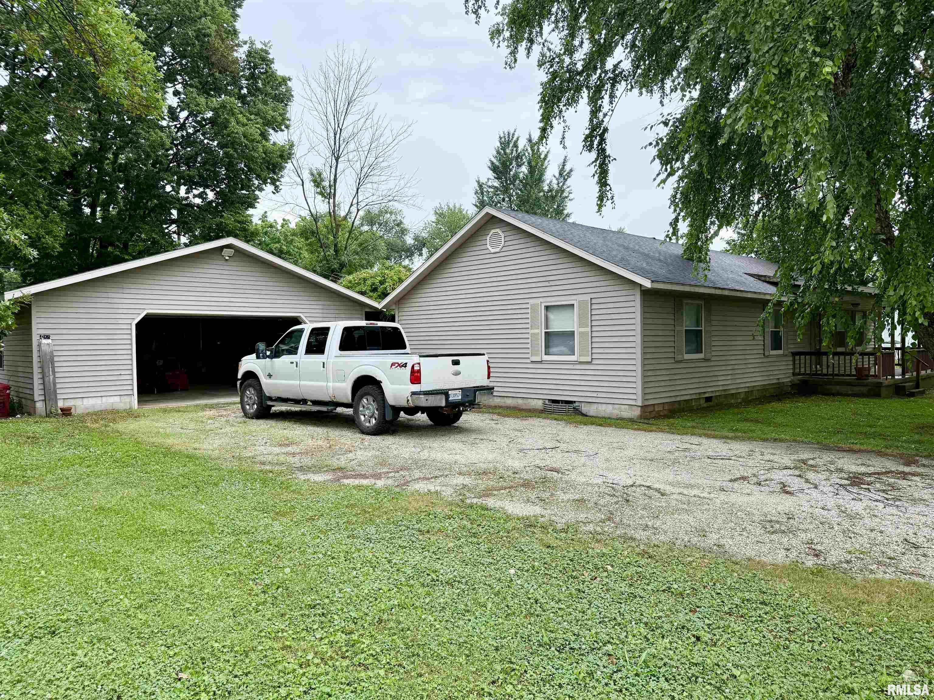 517 West 4th Street Beardstown, IL 62618 - Photo 5 of 38