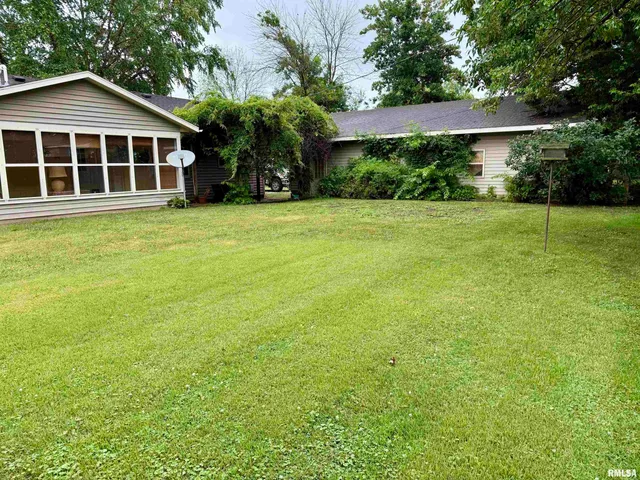 $199,900 | 517 West 4th Street, Beardstown, IL 62618