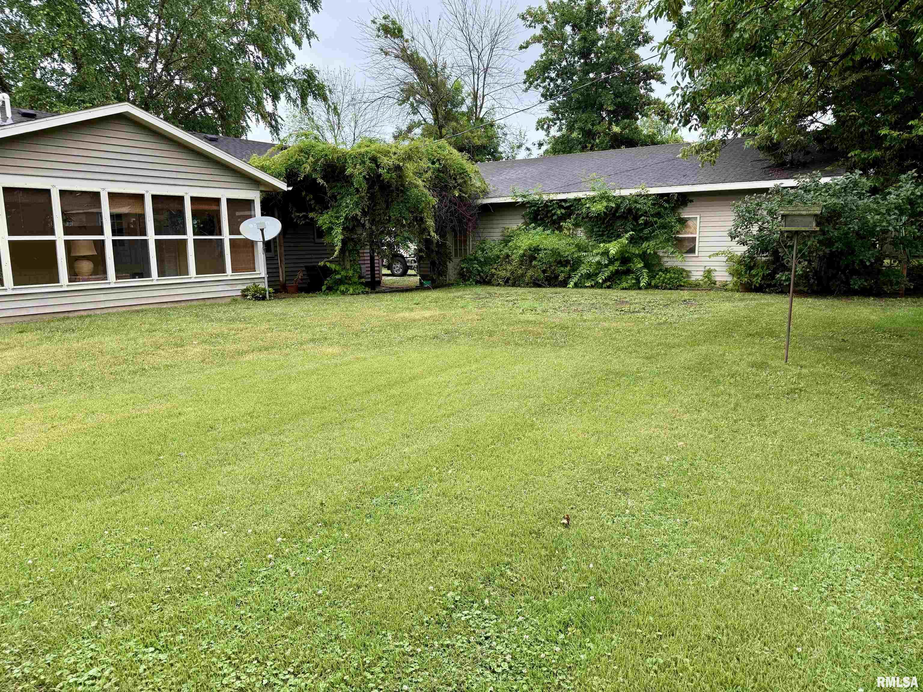 517 West 4th Street Beardstown, IL 62618 - Photo 6 of 38