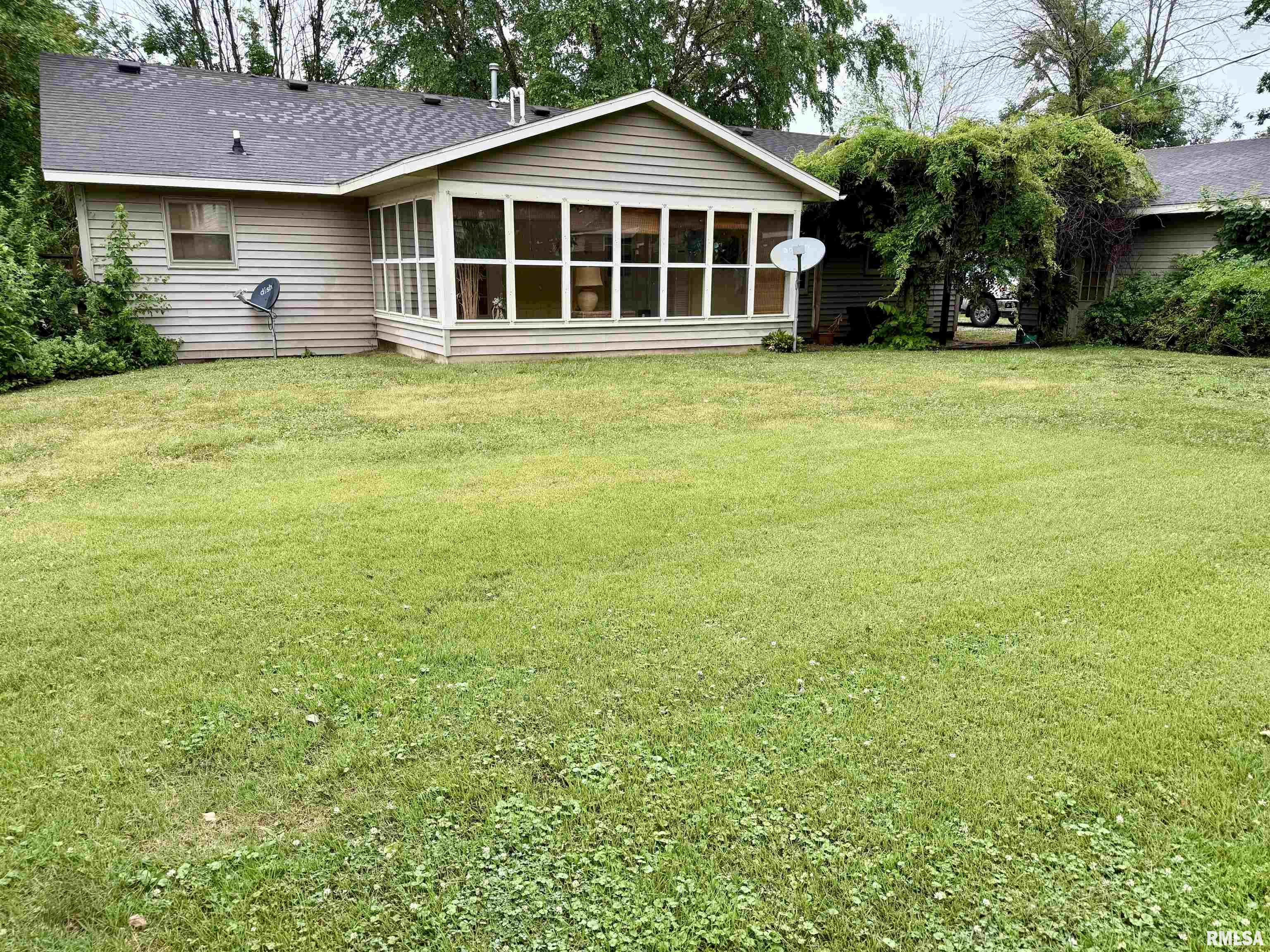 517 West 4th Street Beardstown, IL 62618 - Photo 7 of 38