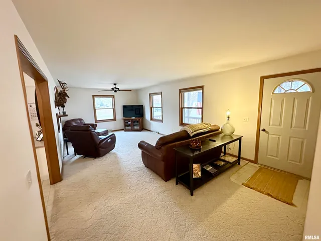 $199,900 | 517 West 4th Street, Beardstown, IL 62618