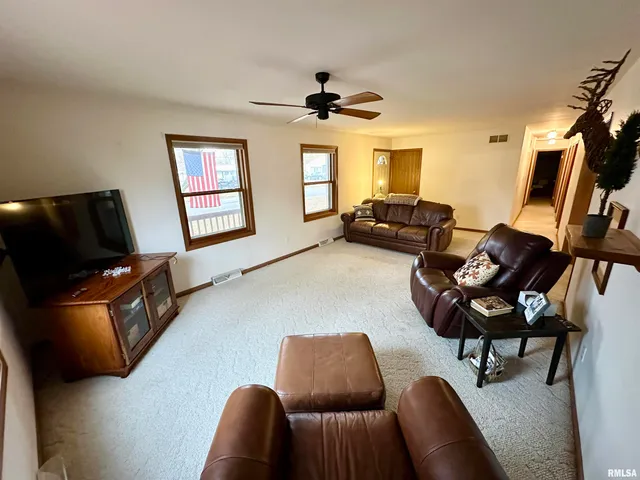 $199,900 | 517 West 4th Street, Beardstown, IL 62618