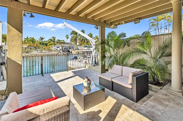 $3,900 | 2211 1/2 Northeast 123rd Street, Unit 2211, North Miami, FL 33181