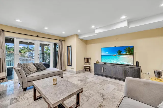 $3,900 | 2211 1/2 Northeast 123rd Street, Unit 2211, North Miami, FL 33181