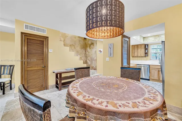 $3,900 | 2211 1/2 Northeast 123rd Street, Unit 2211, North Miami, FL 33181