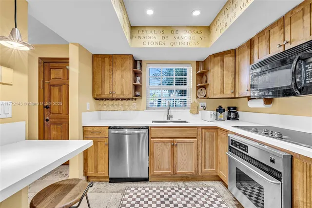 $3,900 | 2211 1/2 Northeast 123rd Street, Unit 2211, North Miami, FL 33181