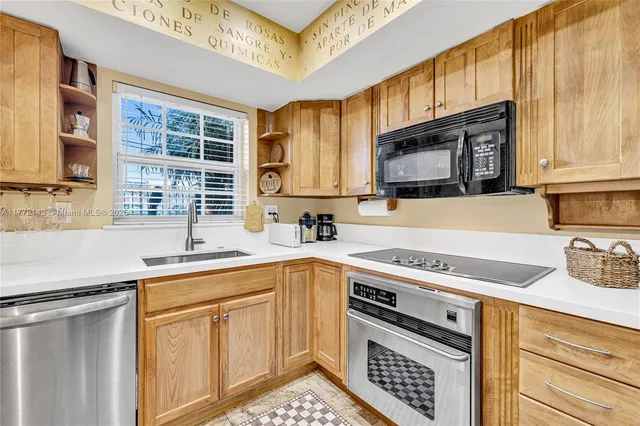 $3,900 | 2211 1/2 Northeast 123rd Street, Unit 2211, North Miami, FL 33181