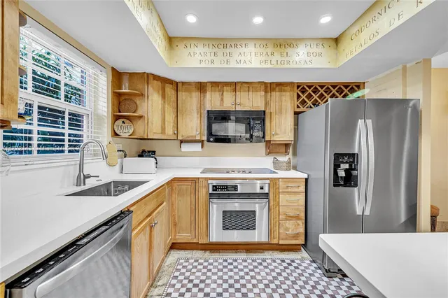 $3,900 | 2211 1/2 Northeast 123rd Street, Unit 2211, North Miami, FL 33181