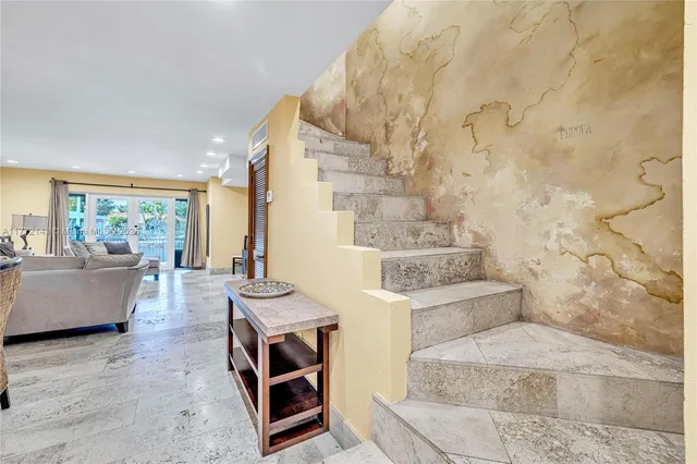 $3,900 | 2211 1/2 Northeast 123rd Street, Unit 2211, North Miami, FL 33181