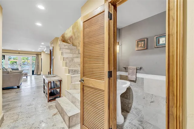 $3,900 | 2211 1/2 Northeast 123rd Street, Unit 2211, North Miami, FL 33181