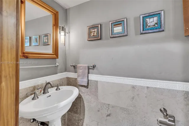 $3,900 | 2211 1/2 Northeast 123rd Street, Unit 2211, North Miami, FL 33181