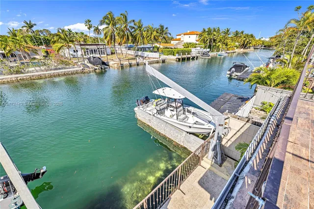 $3,900 | 2211 1/2 Northeast 123rd Street, Unit 2211, North Miami, FL 33181