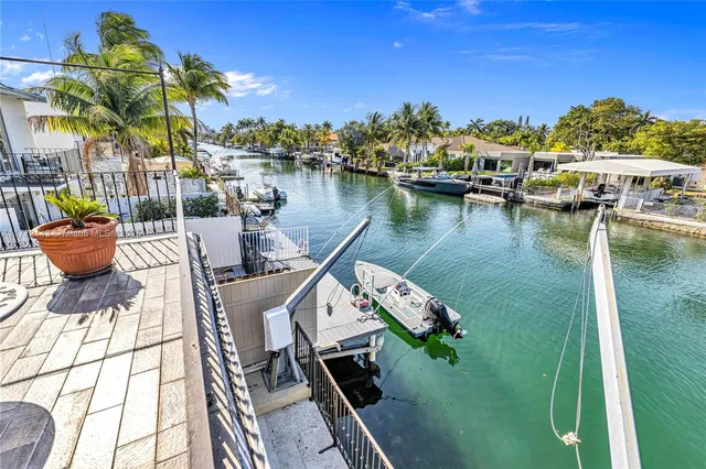 $3,900 | 2211 1/2 Northeast 123rd Street, Unit 2211, North Miami, FL 33181