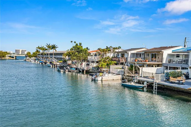 $3,900 | 2211 1/2 Northeast 123rd Street, Unit 2211, North Miami, FL 33181