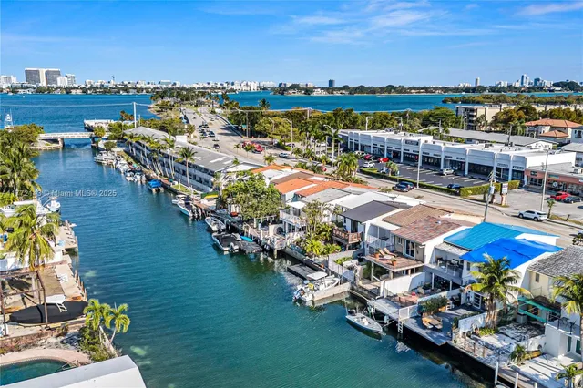 $3,900 | 2211 1/2 Northeast 123rd Street, Unit 2211, North Miami, FL 33181