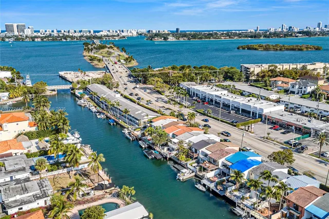 $3,900 | 2211 1/2 Northeast 123rd Street, Unit 2211, North Miami, FL 33181