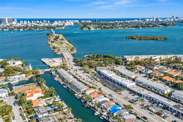 $3,900 | 2211 1/2 Northeast 123rd Street, Unit 2211, North Miami, FL 33181