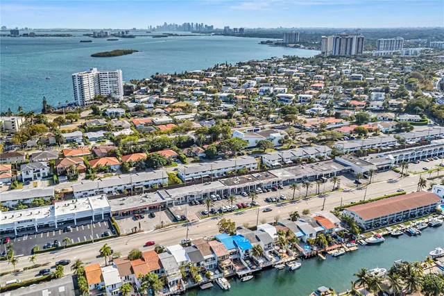 $3,900 | 2211 1/2 Northeast 123rd Street, Unit 2211, North Miami, FL 33181