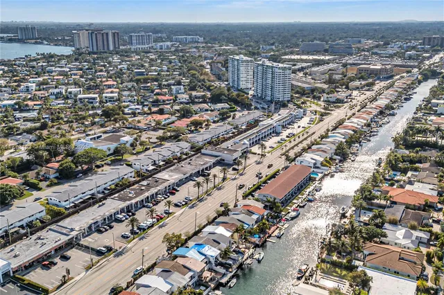 $3,900 | 2211 1/2 Northeast 123rd Street, Unit 2211, North Miami, FL 33181