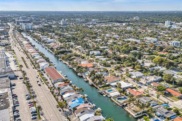 $3,900 | 2211 1/2 Northeast 123rd Street, Unit 2211, North Miami, FL 33181