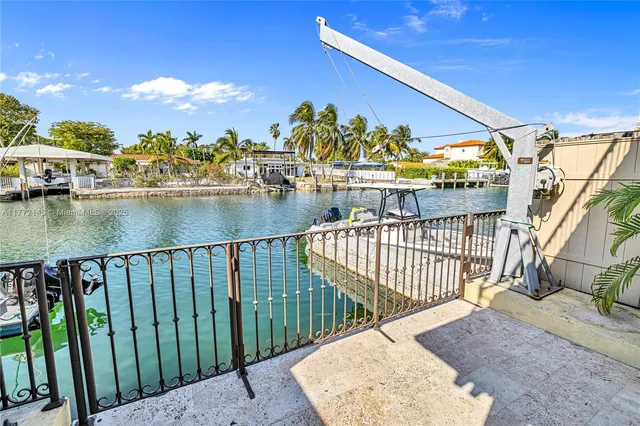 $3,900 | 2211 1/2 Northeast 123rd Street, Unit 2211, North Miami, FL 33181