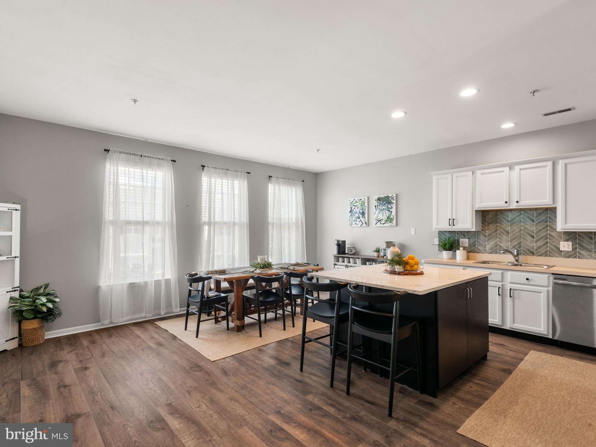 2720 Shelburne Road Downingtown, PA 19335 - Photo 5 of 37 Beautiful eat-in kitchen