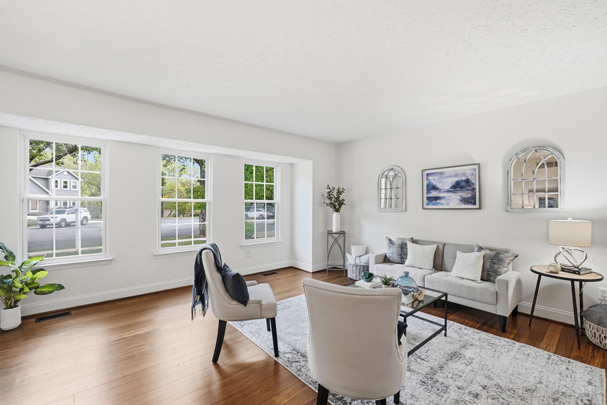 996 Headwater Road Annapolis, MD 21403 - Photo 6 of 59 Bright and airy living space.