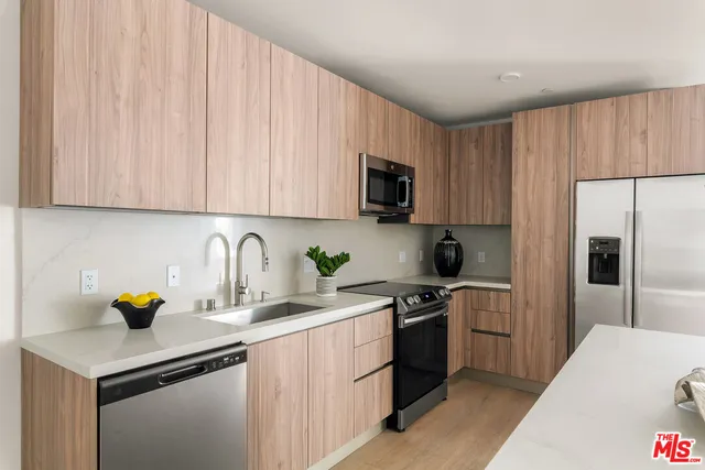 $1,300,000 | 3649 Regal Place, Unit 203, Los Angeles, CA 90068