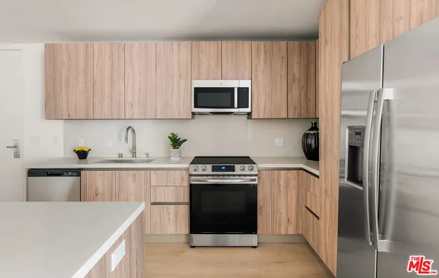 $1,300,000 | 3649 Regal Place, Unit 203, Los Angeles, CA 90068