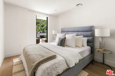 $1,300,000 | 3649 Regal Place, Unit 203, Los Angeles, CA 90068