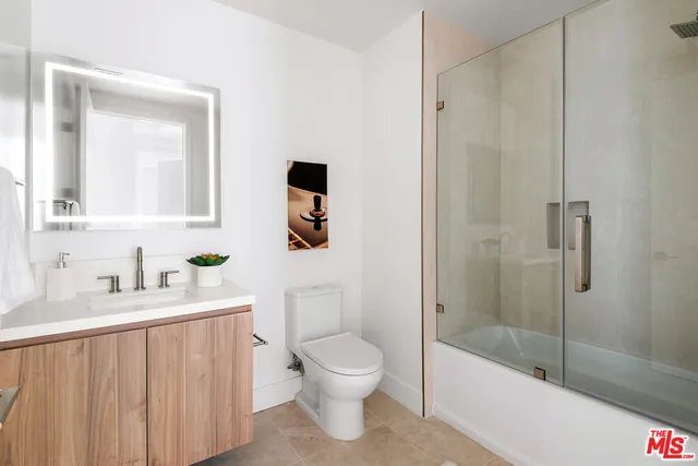 $1,300,000 | 3649 Regal Place, Unit 203, Los Angeles, CA 90068