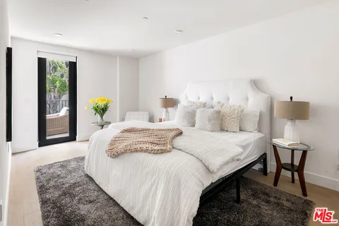 $1,300,000 | 3649 Regal Place, Unit 203, Los Angeles, CA 90068