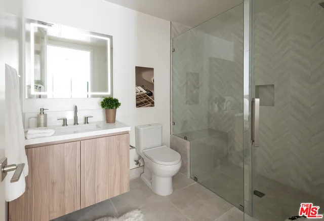 $1,300,000 | 3649 Regal Place, Unit 203, Los Angeles, CA 90068