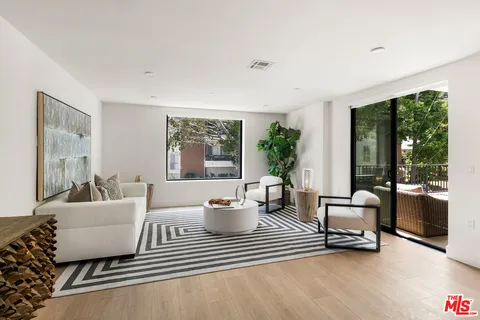 $1,300,000 | 3649 Regal Place, Unit 203, Los Angeles, CA 90068