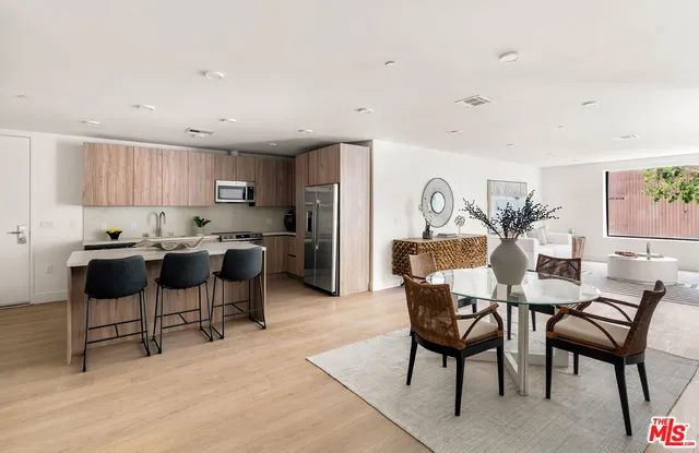 $1,300,000 | 3649 Regal Place, Unit 203, Los Angeles, CA 90068