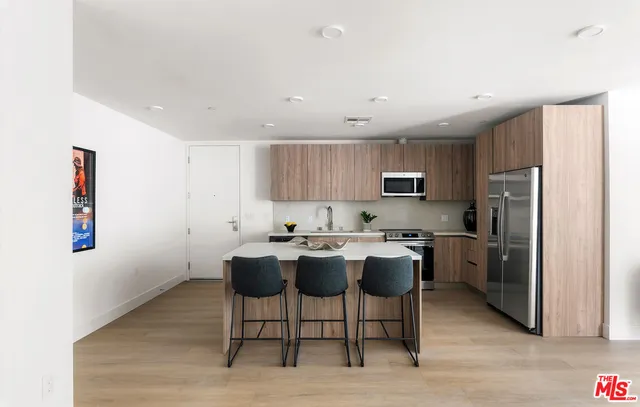 $1,300,000 | 3649 Regal Place, Unit 203, Los Angeles, CA 90068