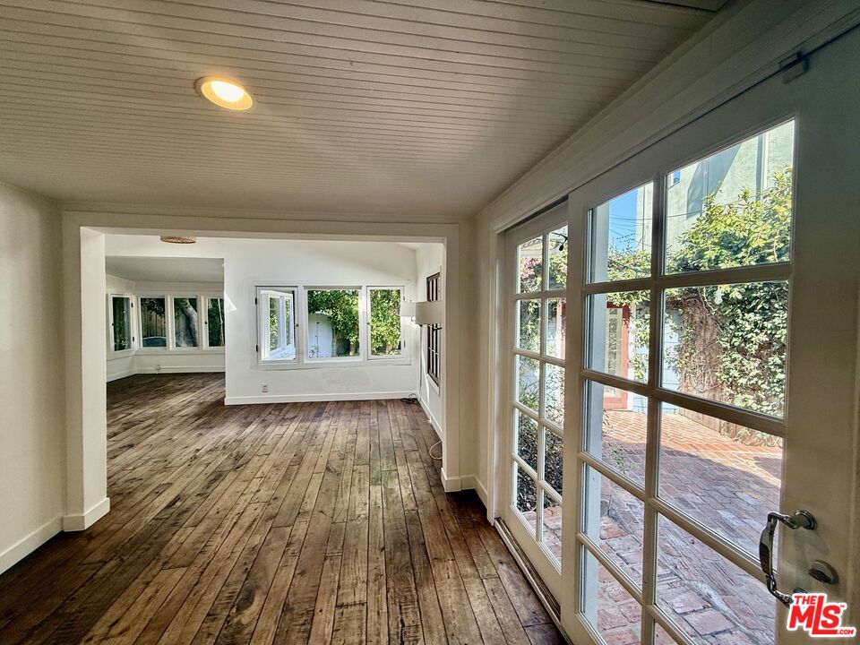 3419 Strongs Drive Marina del Rey, CA 90292 - Photo 7 of 26