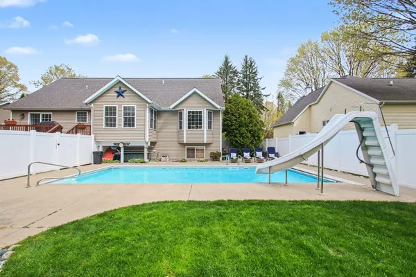 $824,900 | 2300 Perry Street, Holland, MI 49424