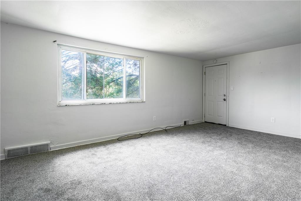9534 Glendale Road Pittsburgh, PA 15235 - Photo 6 of 16 Gallery Image 6