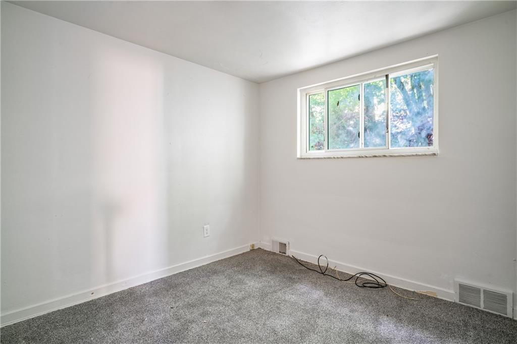 9534 Glendale Road Pittsburgh, PA 15235 - Photo 9 of 16 Gallery Image 9