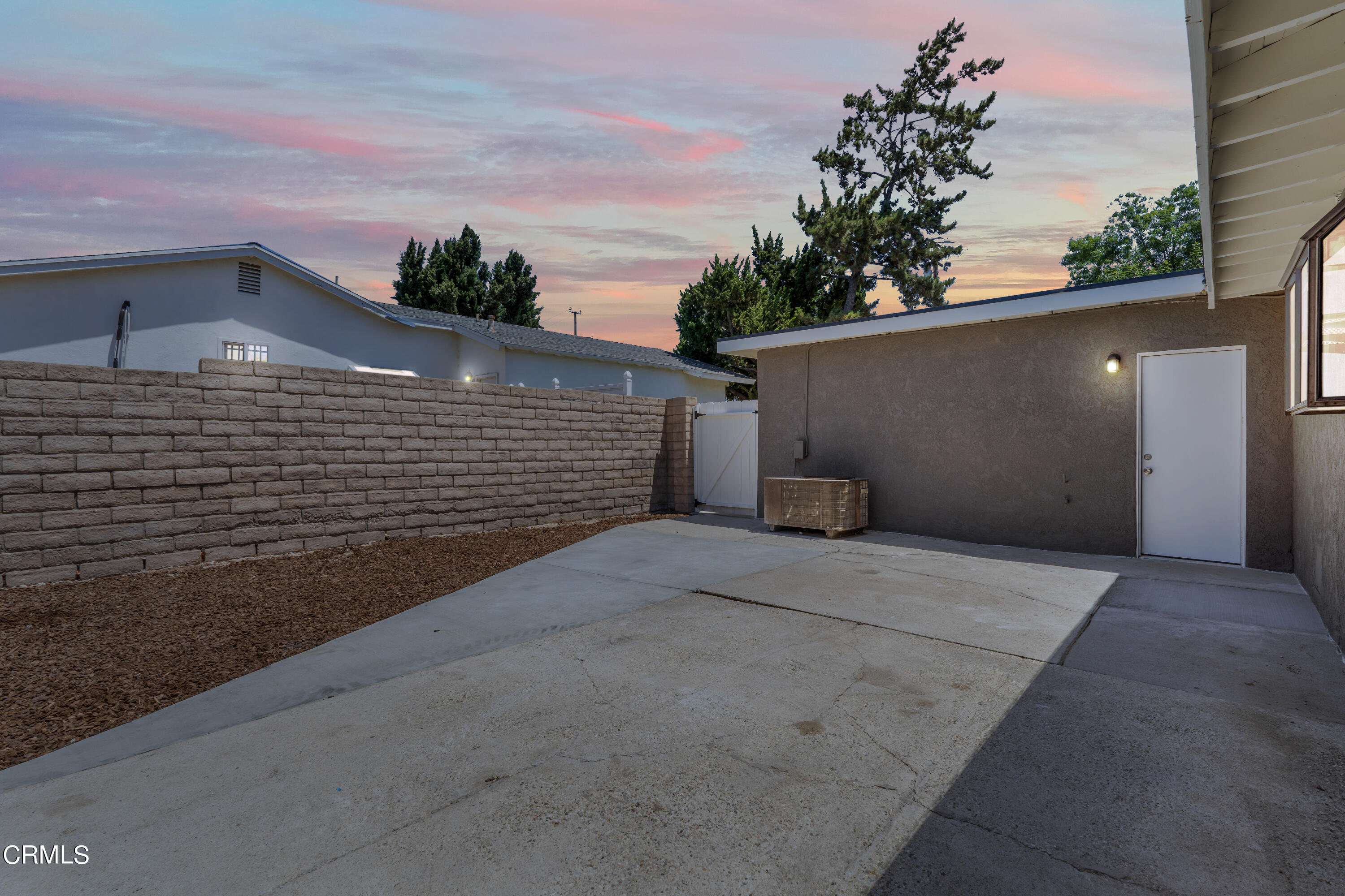 1007 Appleton Road Simi Valley, CA 93065 - Photo 22 of 29 a view of a garage