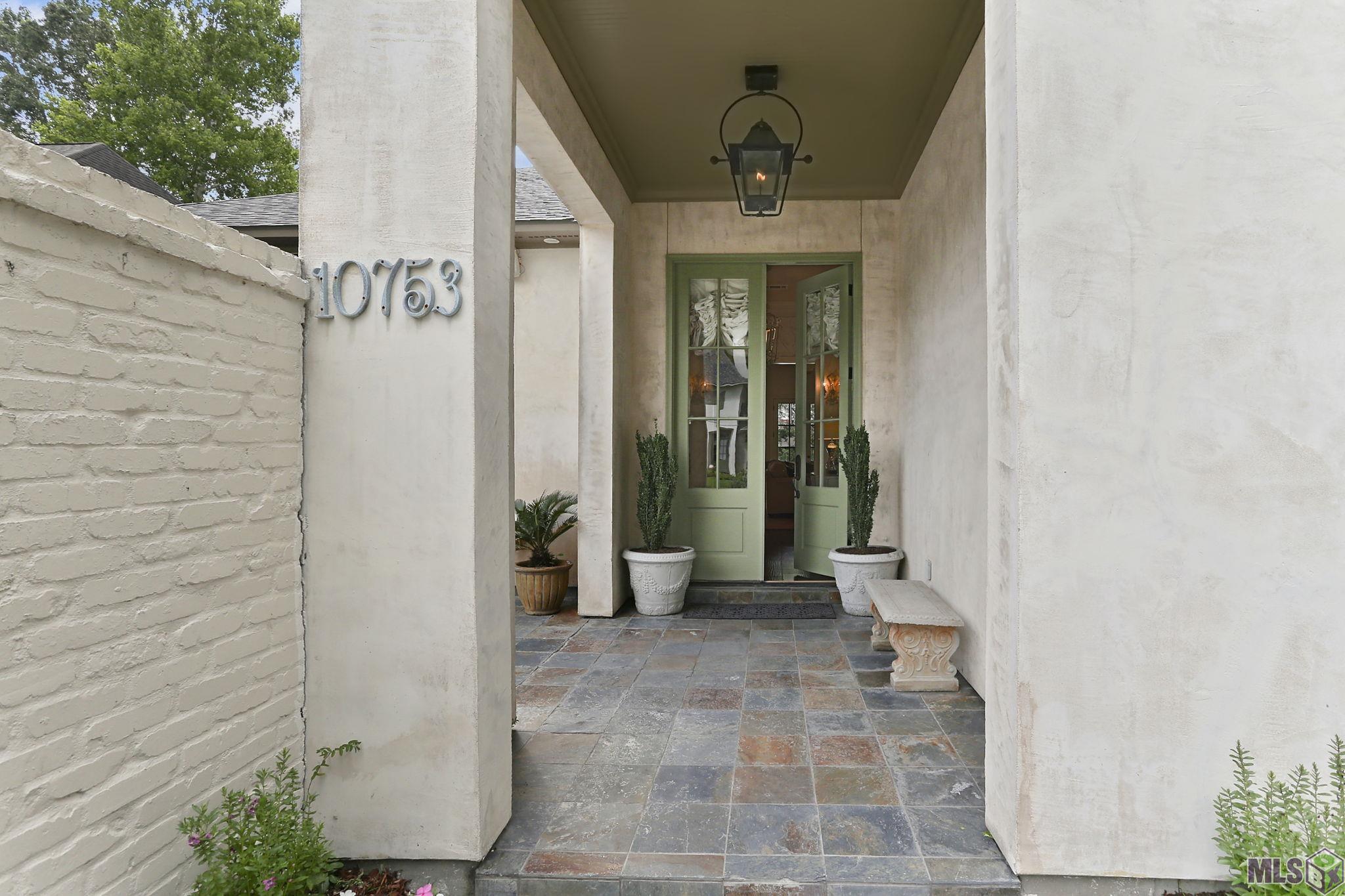 10753 Oakline Drive Baton Rouge, LA 70809 - Photo 2 of 31