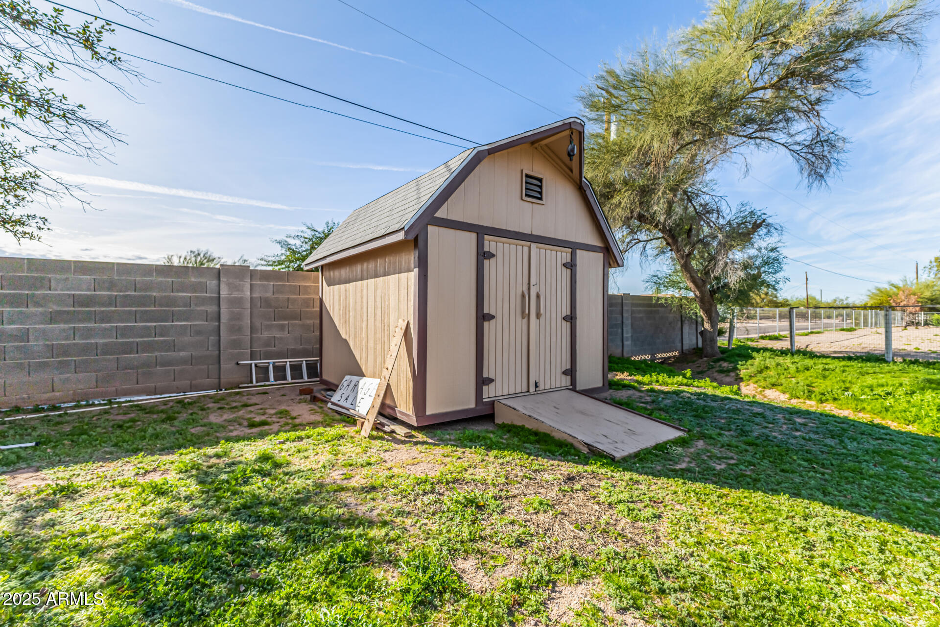 1008 North Meridian Drive Apache Junction, AZ 85120 - Photo 29 of 38 a view of a back yard of the house