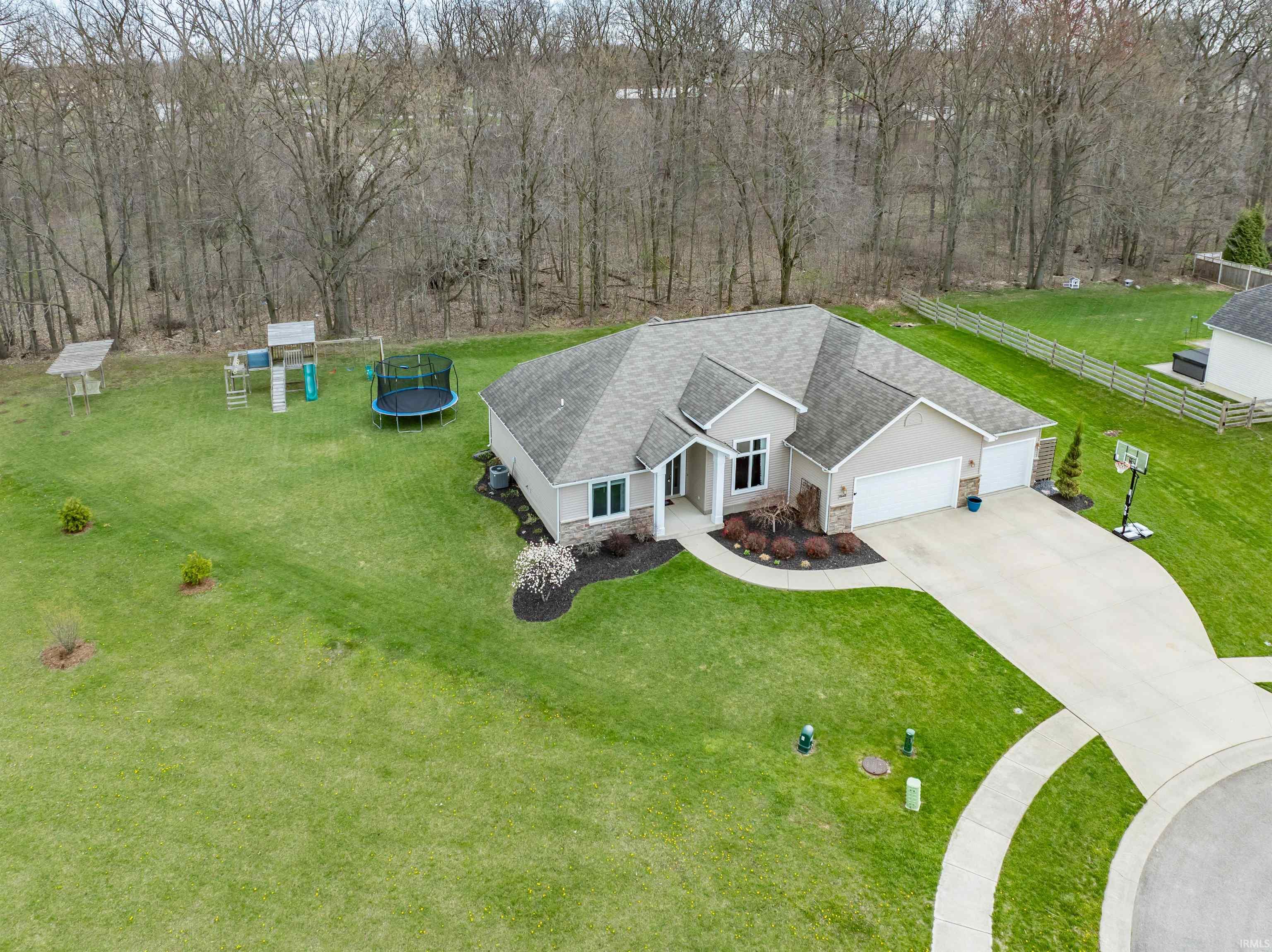 11640 Carroll Cove Fort Wayne, IN 46818 - Photo 2 of 36