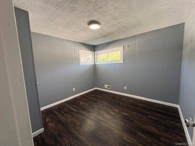 266 Central Park Road Plainview, NY 11803 - Photo 15 of 22