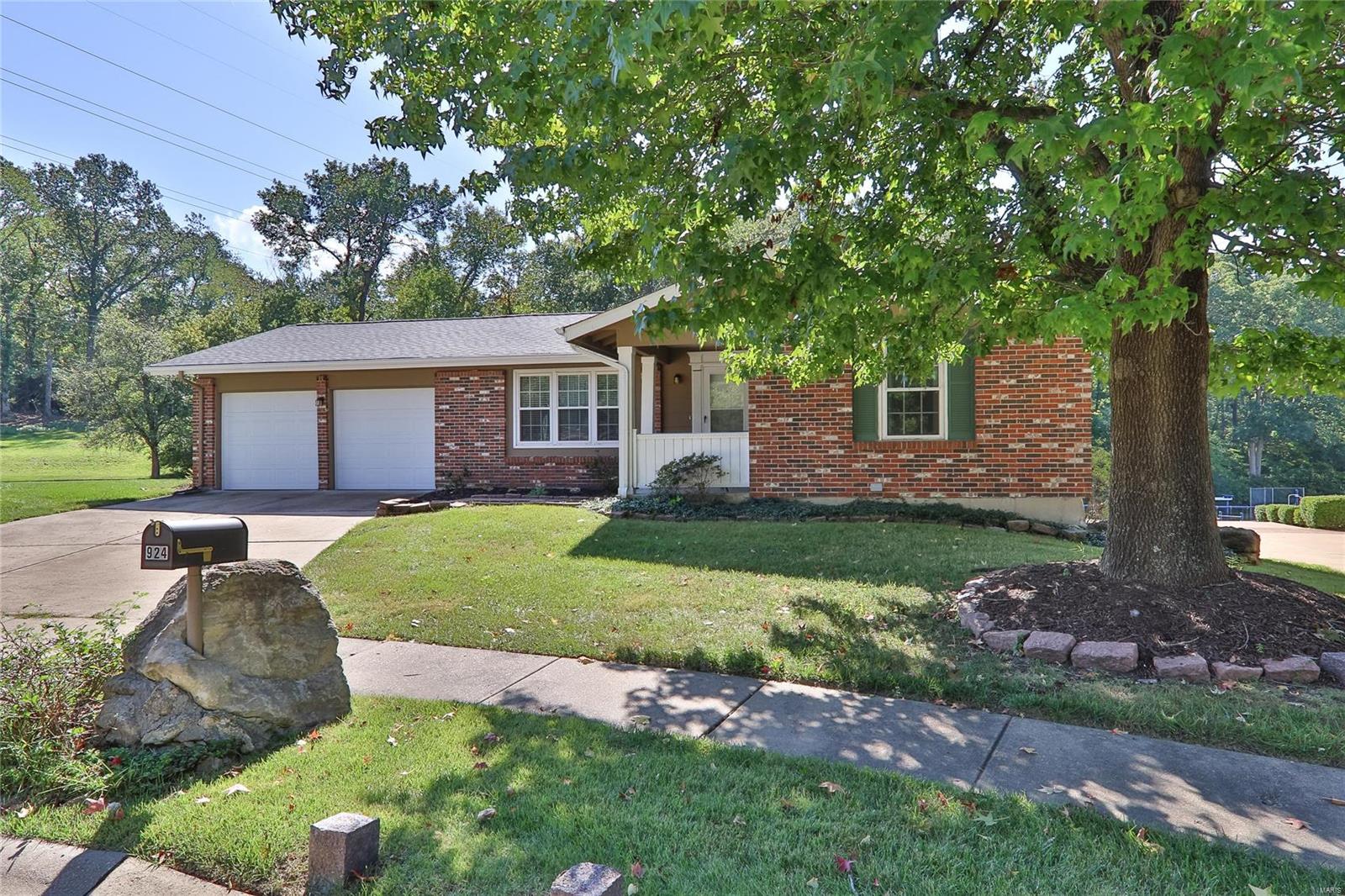 924 Queensbridge Road Manchester, MO 63021 - Photo 1 of 25