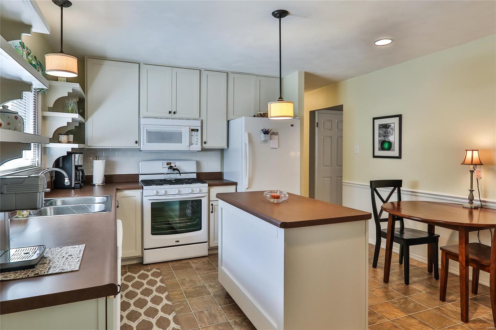 924 Queensbridge Road Manchester, MO 63021 - Photo 5 of 25