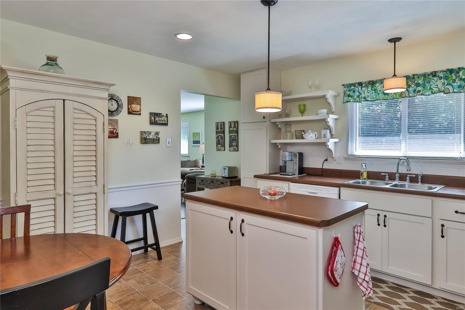 924 Queensbridge Road Manchester, MO 63021 - Photo 7 of 25