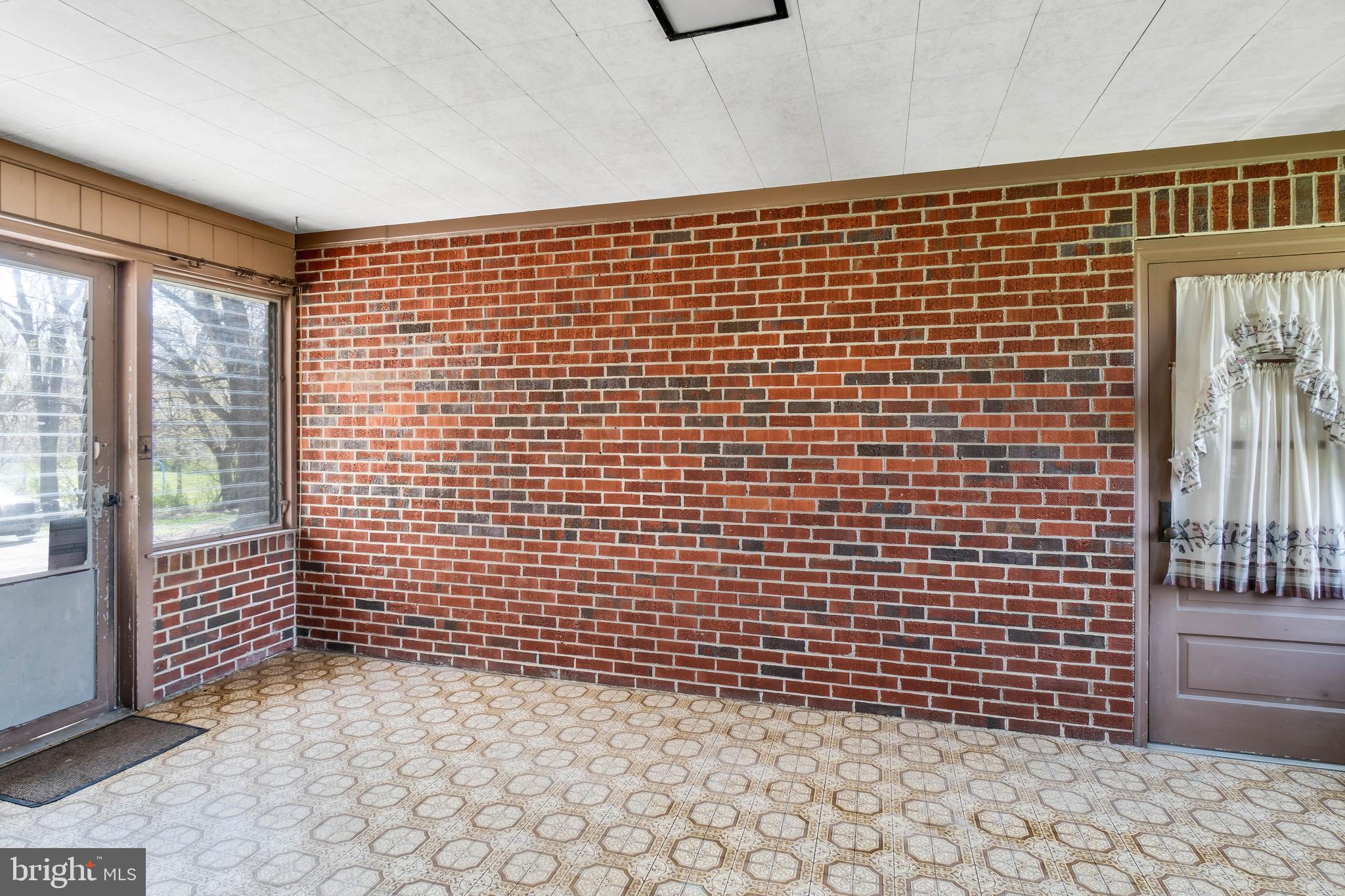 31 Ragan Acres Conowingo, MD 21918 - Photo 22 of 51 31 Ragan Acres - Breezeway and Rear Entrance