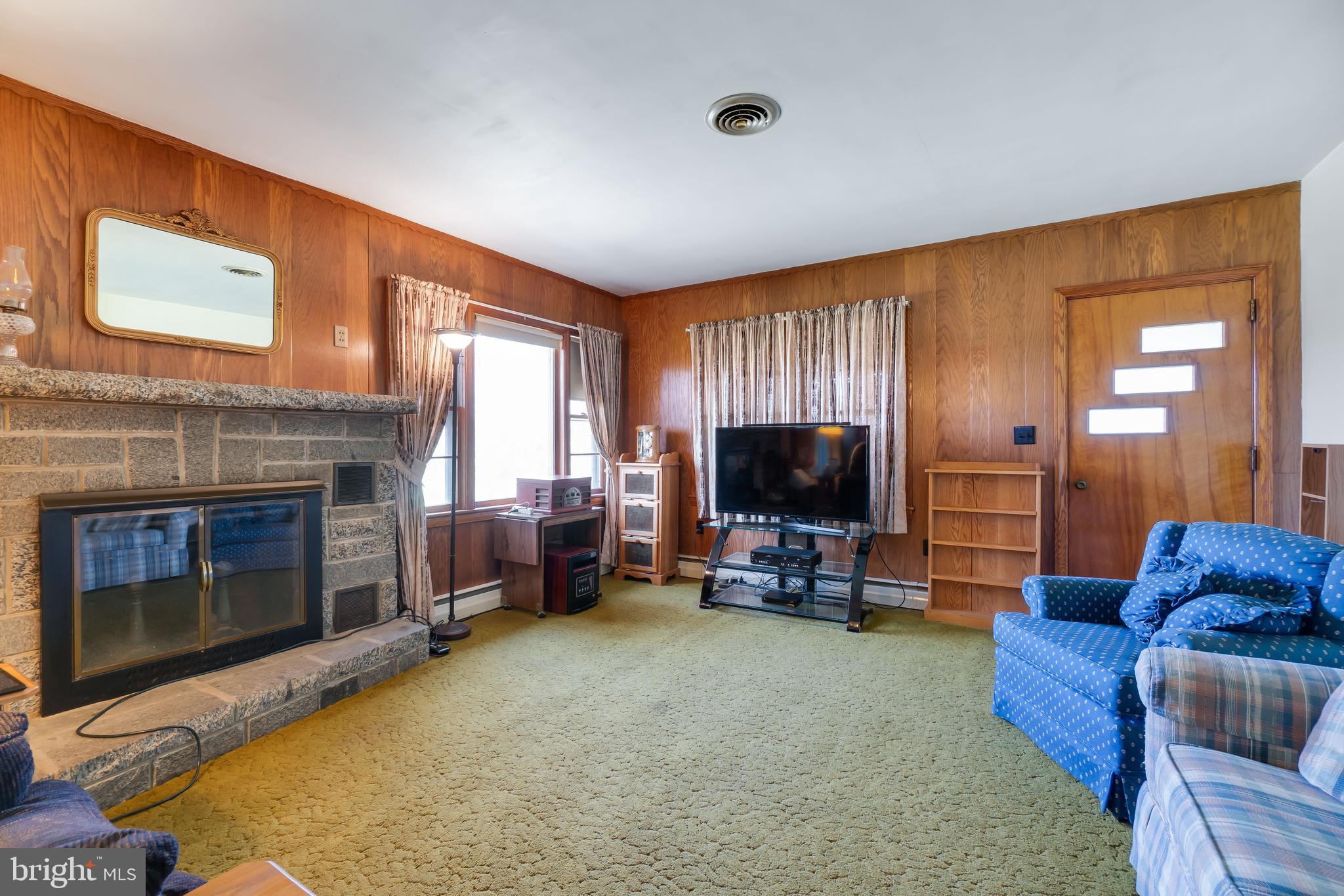 31 Ragan Acres Conowingo, MD 21918 - Photo 7 of 51 31 Ragan Acres - Living Room